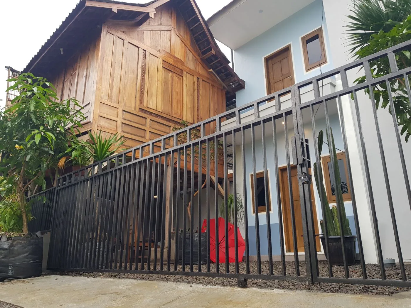 Bangun Kedai Omah Kayu Budget 300 jutaan — bangun kost