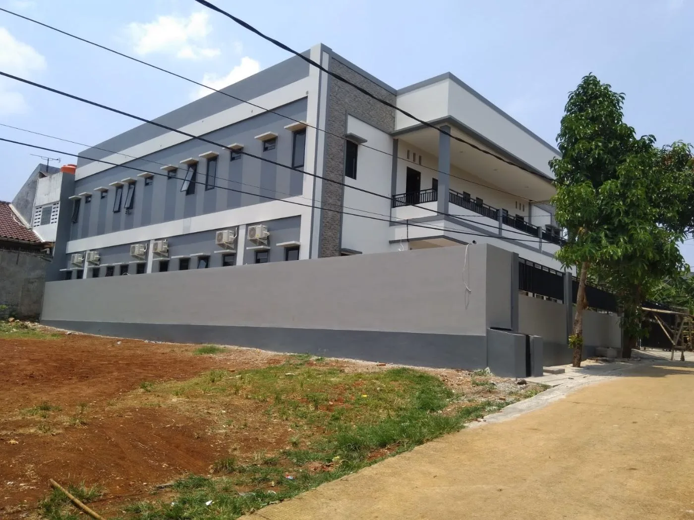 Bangunan kos-kosan modern hasil pengerjaan Kapten Kontruksi