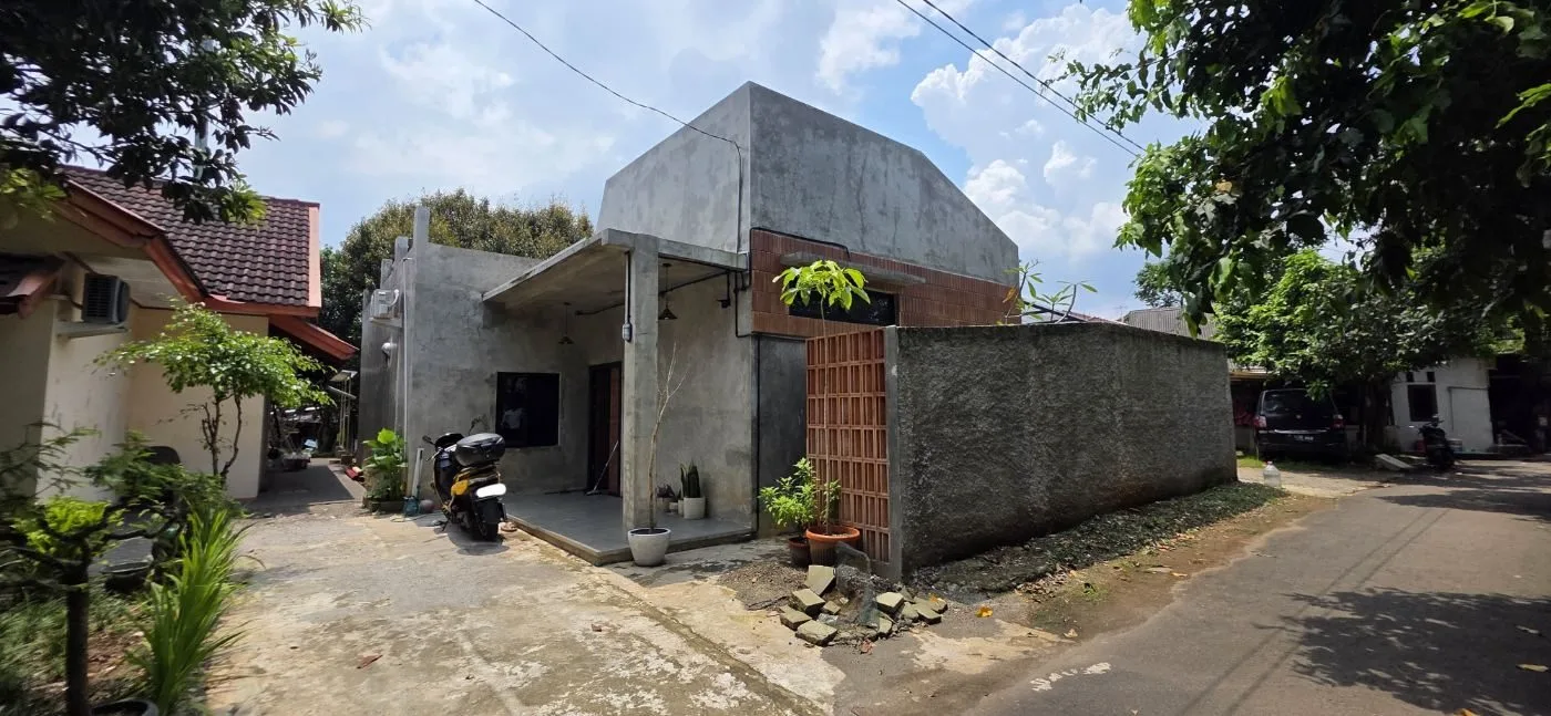 Rumah 2 lantai konsep industrial hasil pengerjaan Kapten Kontruksi